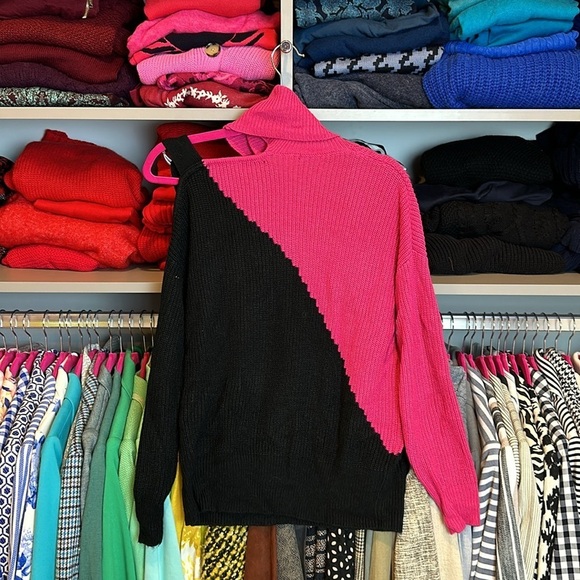 New York & Co fushia/black cold shoulder long sleeve turtleneck sweater size XS - Picture 3 of 4